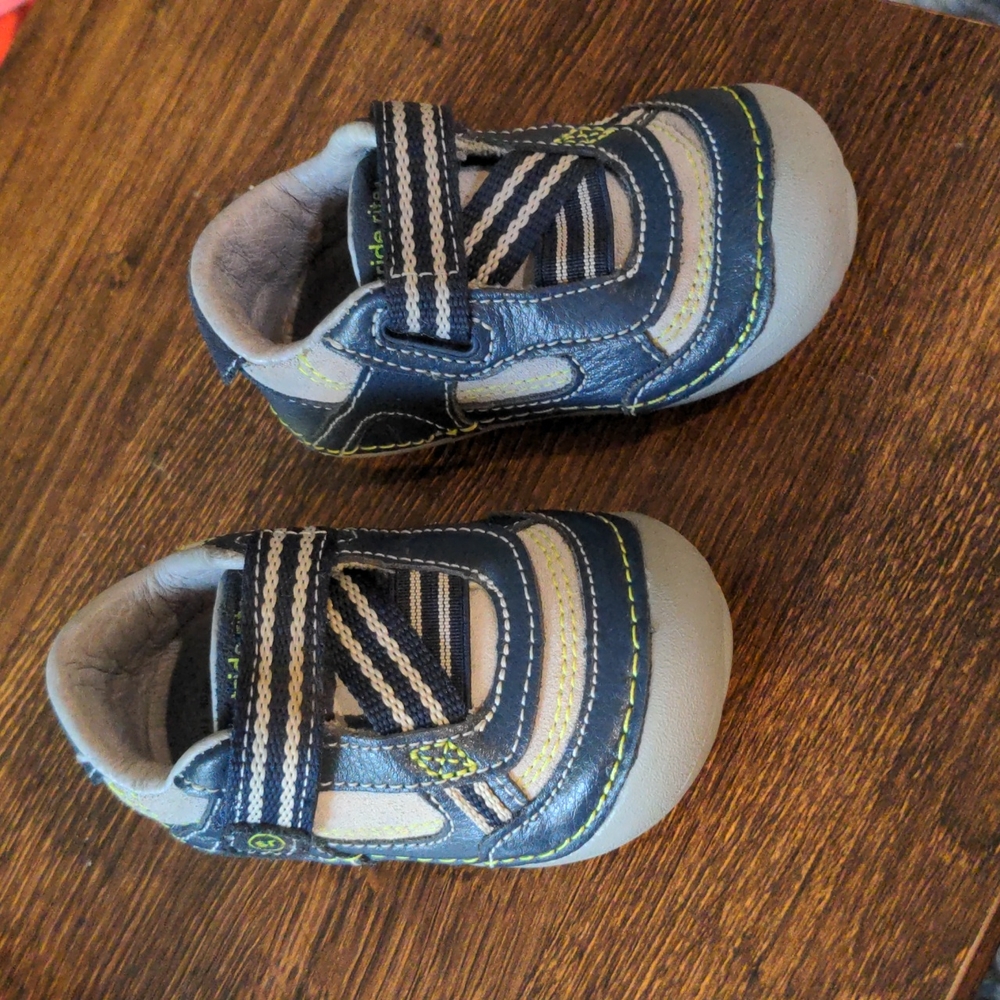 Stride Rite 4.5 T. NWOT